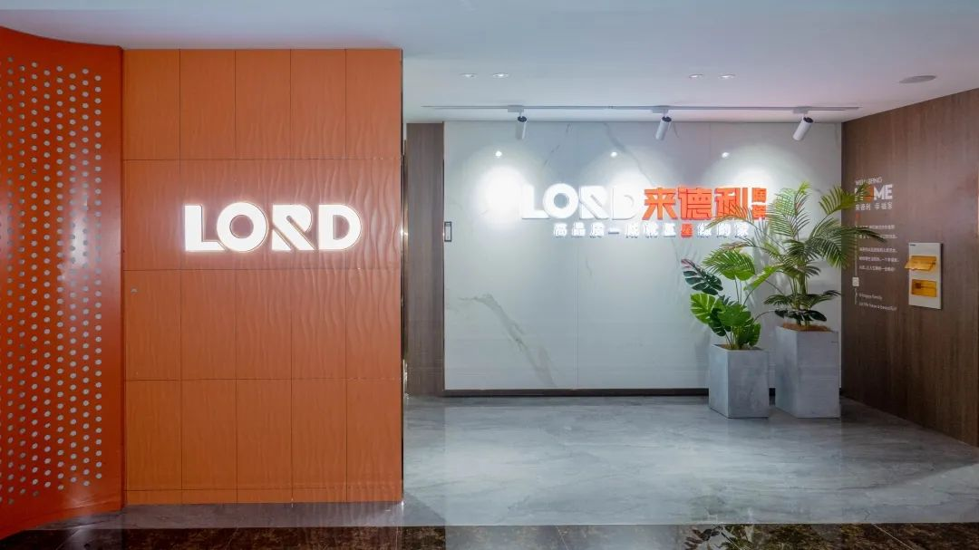 对话终端 | 不盲从不随波,出身于陶瓷世家的她,笃定作出了决定!